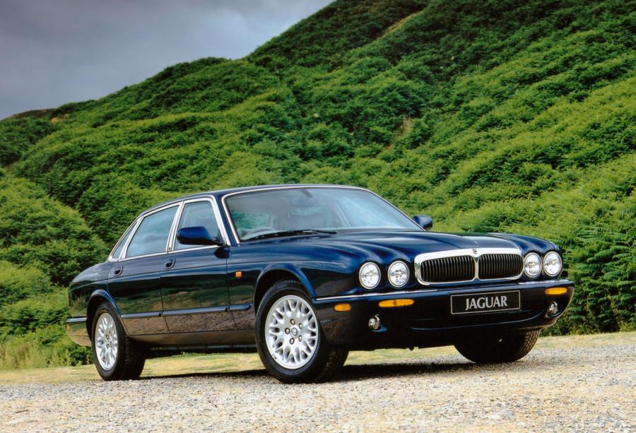  Jaguar XJ8 (X300) 1997 года  (фото 2 из 23)